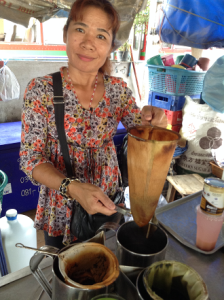 Making Thai tea